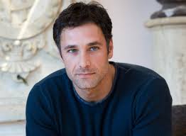 Raoul bova como eliah, de florenci bonelli. Raoul Bova Returns With Alien Vs Predator The Official Film That Infuriated Ridley Scott Spark Chronicles