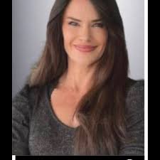 Elizabeth Mcginness's Instagram, Twitter & Facebook