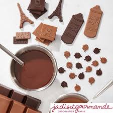 Moulages En Chocolat Creatifs Chocolat Artisanal Et Pur Beurre De Cacao 5 Boutiques A Paris Fabrication Fr Boutique De Chocolat Chocolat Artisanal Chocolat