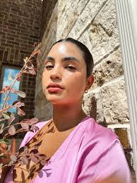 Edith Medel's Instagram, Twitter & Facebook