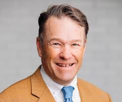 Arnold Hamilton's Instagram, Twitter & Facebook