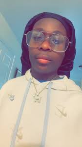 Turned around and seen this guy in the bathroom stall, who does he look  like?