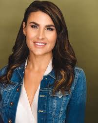 Shaunna Thompson's Instagram, Twitter & Facebook