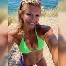 You're not following anyone yet! The Top 25 Hottest Female Mma Fighters 2021 The Athletic Build