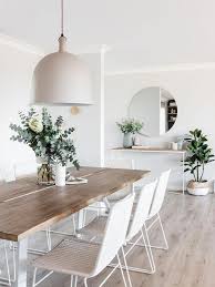 Salle A Manger Minimaliste Salle A Manger En Bois Blanc Et Clair Suspension L A Blan Idee Salle A Manger Deco Maison Decoration Salle A Manger