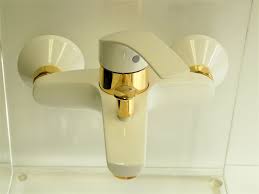 Meine alten bttb lok's fahren nicht mehr und müssen sich unbedingt einer reinigung unterziehen. Bad Kuche Wannenbatterie7 Badewanne 24 Karat Wannenarmatur Grohe Eurosmart Weiss Gold Heimwerker