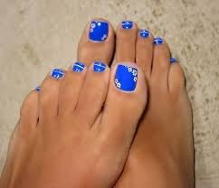 Color de uñas para vestido azul marino.una vez elegidos los zapatos, (preferiblemente) deberemos buscar un bolso que también vaya a juego. Unas Azules Decoradas 20 Ideas Del 2021 Para Inspirarte