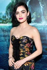 New's﻿, lucy hale and skeet ulrich ended their fling less than two months after pictures of them kissing hit the web—find out more here. Lucy Hale Pretty Little Liars Star Knutscht Riverdale Schauspieler Gala De