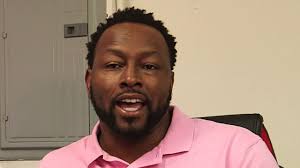 Thread by @apantazi: "Corri Moore, 42, was one of the first people downtown  to register to vote today. He said he lost his right to vote about 14 years  ago for a […]"