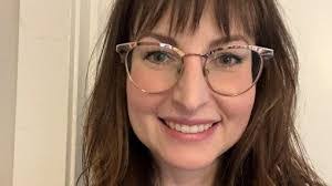 Leslie Clements's Instagram, Twitter & Facebook