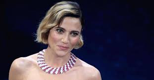 Fino ad arrivare a coronare l'impegno politico con la nomina a presidente della camera dei. Storia Di Nilde Anna Foglietta Diventa La Iotti Nel Film Tv Di Rai 1 Play4movie