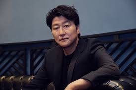 Nyt는 25일(현지 시각) 영화 비평가 마노라 다지스, a.o. ì†¡ê°•í˜¸ ì¨ë¸Œë¼ìž„ì•„í‹°ìŠ¤íŠ¸ì—ì´ì „ì‹œì™€ ì „ì† ê³„ì•½ ë¹„ ì •ì§€í›ˆ ì™€ í•œì†¥ë°¥
