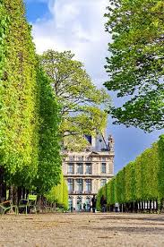 Paris Le Jardin Des Tuileries 14 Avec Le Louvre Au Fond Paris Travel Beautiful Paris Places To Visit