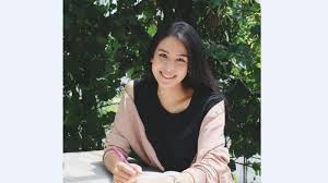 Maudy ayunda'nın ilk film rolü untuk rena (2005) 'de surya saputra ile birlikte oldu. Maudy Ayunda Diterima Di Harvard University Lihat Lika Liku Kuliah Jebolan Universitas Oxford Ini Tribun Jambi