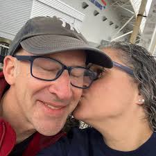 What Jewish communities in Nassau, Western Suffolk, or Eastern Queens offer  weekly Shabbat services, multiple clergy, and social justice opportunities?