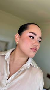 Hidratar la piel antes del maquillaje hace toda la diferencia: se ve más  luminosa, suave y el maquillaje se asienta mucho mejor., Pero OJO, eso no  reemplaza una buena rutina diaria! No hay maquillaje ...