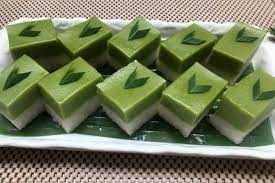 Kuih talam is a popular delicacy malay cake that is consisting of two layers.the top white layer is made from rice flour and coconut milk and while the bottom green layer is made from rice flour, green pea flour or corn flour, alkaline / lye water and extract of pandan leaf. Resep Talam Ketan Srikaya Pandan Yang Lembut Nagih