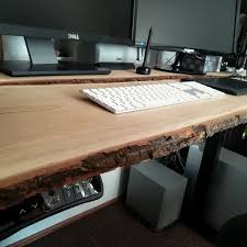 Diy Schreibtisch Aus Holzbohlen Selber Bauen Creative Material In 2020 Schreibtisch Selber Bauen Schreibtisch Bauen Tisch Selber Bauen
