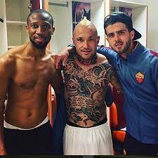Official account from radja nainggolan. Uno Dei Piu Tatuati Nella Seriea Asroma Roma Nainggolan Radja Soccer Football Model Picoftheday Instatattoo Ta Instagram Posts Captain Hat Instagram