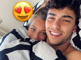 Margarida corceiro was born on october 26, 2002, which means that her age is 18. Margarida Corceiro Partilha Fotos Raras Da Irma Em Dia Especial Atualidade Sapo Lifestyle