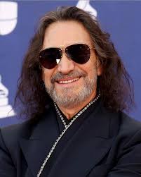 Introducing our Artist of the Week @djbionicomix El Dj y productor de  musica Adriano Soler Sepulveda mas conocido como Dj Bionico Mix, nacio el  21 de Octubre de el 1983, en la