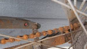 The rust forms beneath this layer, so for you to be able to effectively remove it you have to get rid of this extra layer. Salty Rusty Bike Chain Quick Fix Youtube