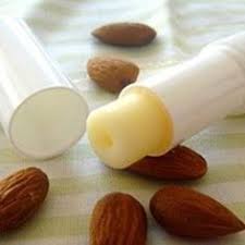 Recette Baume De Soin Levres Au Karite Amande Et Miel Soin Levres Recette Baume A Levre Karite