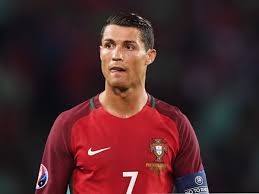 Check spelling or type a new query. Cristiano Ronaldo Und Der Flitzer