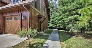 Choose a treehouse or a cabin in the woods that is specifically designed for a dreamy, peaceful, quaint vacation. Vacation Homes In Bloomington For Rent From 123 Usd Night In May 2021 Booked Net