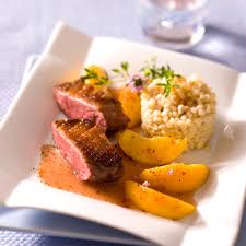 Decouvrez La Recette Magret De Canard Aux Peches Fraiches Sur Recette A Base De Canard Magret De Canard Recette Magret De Canard