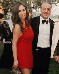 Oyuncu esra ronabar i̇zmirli olan ve i̇zmir şehrimizin ödemiş ilçesinde hayata gelmiş olan bir ünlüdür.1978'li esra ronabar oynadığı diziler ve filmler nelerdir? Can Lar Tarz Olmak Bizim Guzel Ciftimizden Sorulur Efenimm Esraronabar Barisfalay Tb Charmed