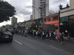 Uma das críticas hoje é que nas folgas semanais os filhos e mulheres dos trabalhadores do setor varejista estão na. Estudantes Do Cefet Fazem Manifestacao Pro Educacao Em Bh Veja Fotos Horizontes Home