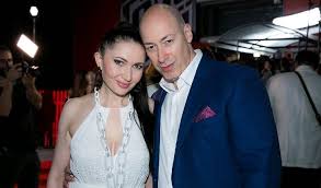 Дмитрий гордон не является родственником александра гордона, он просто однофамилец, известный украинский журналист, ведущий об этом заявляли собчак и александр гордон на интервью. Dmitrij Gordon Biografiya Foto Lichnaya Zhizn Zhena I Deti Rost I Ves 2021 Uznaj Vsyo