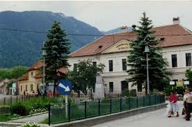 Built between 1385 and 1477 on the site of an earlier church (destroyed during mongol invasions in 1242), the construction of the marienkirche, as it was known in german, was hampered by extensive damage. Romania Montana Zarnesti