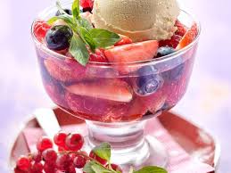 Decouvrez La Recette Salade De Fruits Et Glace Vanille Sur Cuisineactuelle Fr Salade De Fruits Recette Salade De Fruits Glace Vanille