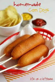 Homemade Corn Dog Recipe Made These For Nathans Birthday Cut Them In Half Before Dipping Slane Jedla Napady Na Jedlo Recepty A Napoje