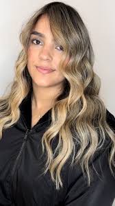 He pasado tantas horas haciendo rubias doradas que mi mamá me llamó hoy  solo para ver si estaba viva 😂💛, Pero viendo esta transformación…  totalmente vale la pena ✨ Gracias por confiar en mí ...