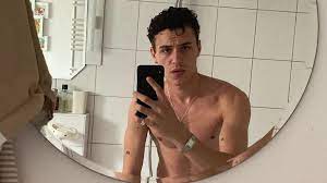 We are a fan account of arón piper (ander on élite and iago on el desorden que dejas). So Heiss Ist Netflix Elite Star Aron Piper Als Oben Ohne Dj Promiflash De