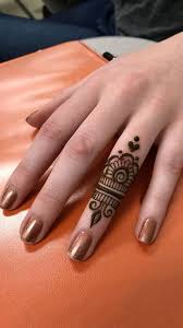 Unique Henna Tattoos Become The Trend In Summer Page 4 Of 71 Laryoo Tattoo Back Tattoo English S In 2020 Finger Henna Simple Henna Tattoo Finger Henna Designs