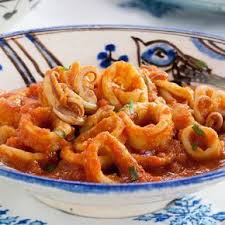 Decouvrez La Recette Calamars A La Basquaise Sur Cuisineactuelle Fr Recette Calamar Recette Recettes De Cuisine