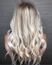 The color is natural resulting in a younger look as shown in this photo of meryl streep. 20 Beach Blonde Hair Ideas From Instagram Beach Blonde Hair Beach Blonde Hair Color Beach Blonde