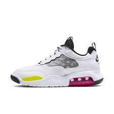 With design elements inspired by the air jordan 4, the jordan max 200 brings a new level of air to jordan, for details anchored in legacy and comfort made for the future. Jordan Max 200 Herrenschuh Weiss Sport 1a
