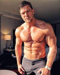 Alan Ritchson Body Shape - Figure