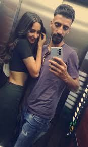 سایه که‌ریم پورن استار اهل اربیل کردستان عراق می باشد. اگر به سکس کُردی  علاقه دارید در سایت پورن هاب اسم Saya Karim را جستجو کنید،فیلم‌هایش می آید.  در سایت اونلی فنز