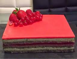 Opera Revisite Aux Pistaches Et Aux Fruits Rouges Caramel Beurre Sucre Pistache Gateaux Et Desserts Lasagne Au Chocolat