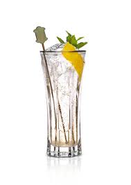 The hugo spritz is a refreshing and effervescent cocktail with hints of elderflower, lime, and mint that is so delicate and versatile, it makes the perfect aperitivo to any meal. St Germain Hugo La Ricetta Del Cocktail Floreale Che Sta Spopolando