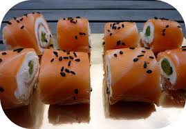 Roules De Saumon Fume Au Chevre Frais Et Asperge Verte Facon Sushis Recette Ptitchef Recette Roule Saumon Fume Saumon Fume Roule Saumon