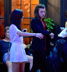 Harry styles grabs some cash from a local atm on saturday (august 31) in london, england. Sara Sampaio With Harry Styles 15 Gotceleb