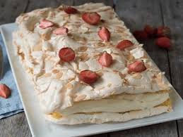Un Gateau Delicieux A Base De Meringue Creme A La Vanille Et Amandes Elu En 2002 Par Les Norvegie Meilleur Gateau Du Monde Recette Gateau Noel Meilleur Gateau