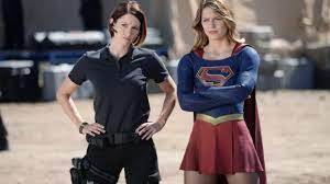C'est la grande question, alors que la série netflix des frères le parallèle avec la petite série sortie de nulle part et refusée par les grosses chaînes. Supergirl Saison 3 On Verra Alex Et Kara En Ados Premiere Fr